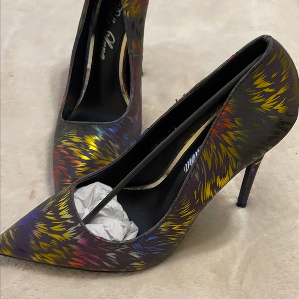 Shoes - Picture 2 of 7